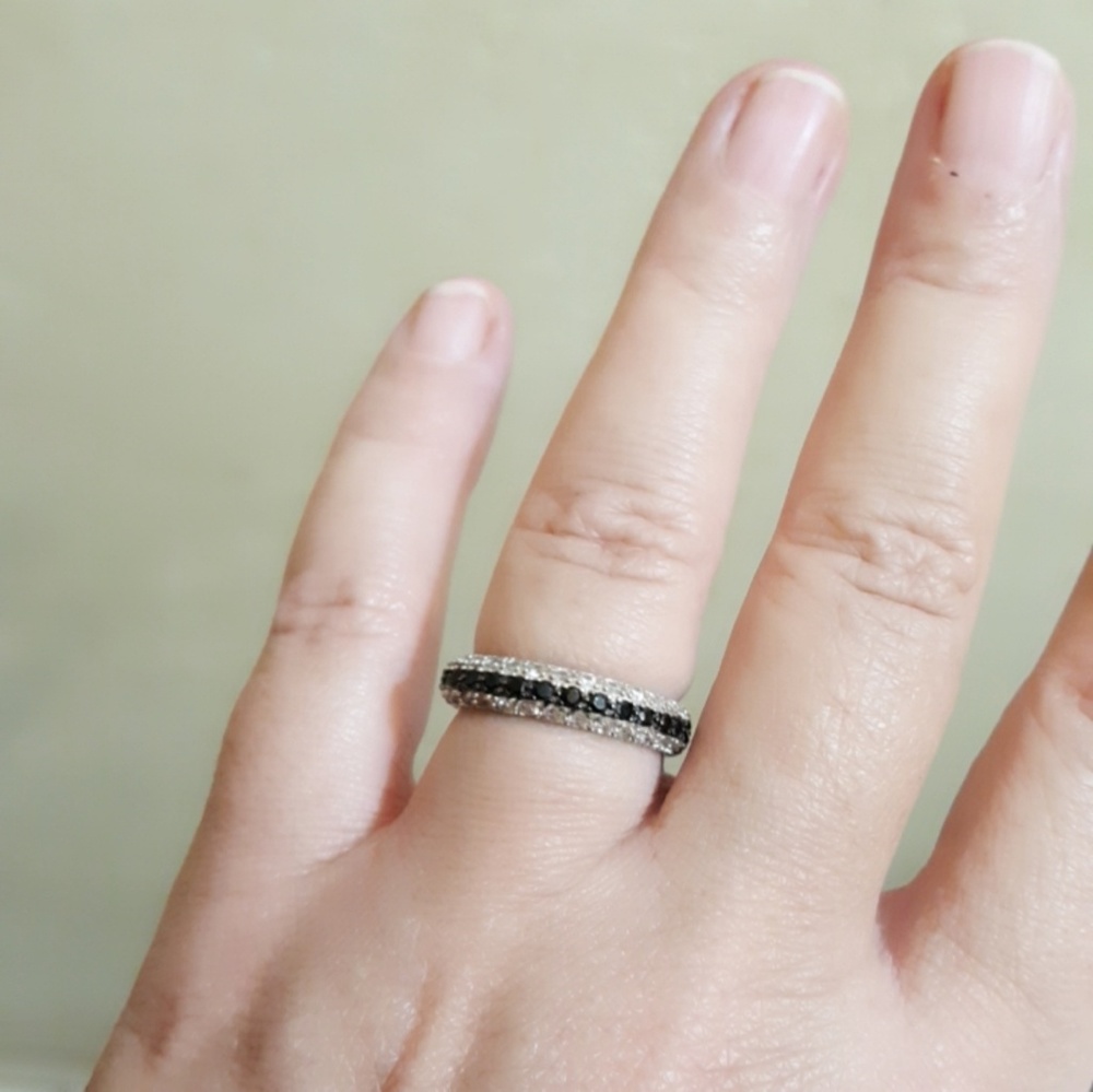 Size 7 black diamond ring